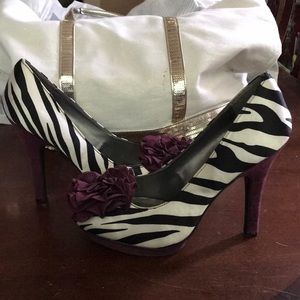Madden Girl Pumps with purple suede flower accent